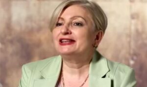 Почему Украина себя убивает